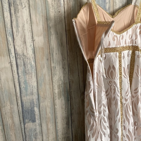 NEW FOXIEDOX LACE OVERLAY MAXI DRESS WHITE METALLIC GOLD EYELASH HEM | Small - Picture 9 of 17